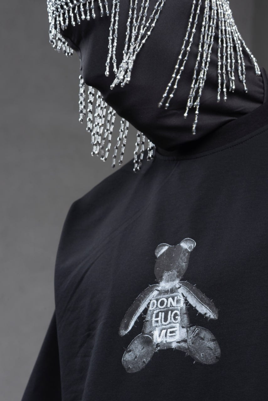 Don’t Hug Me Tee – Jet Black